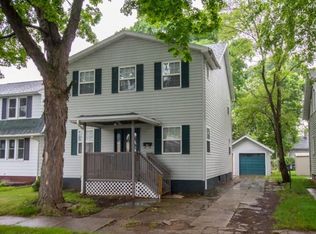 1017 S Twyckenham Dr, South Bend, IN 46615