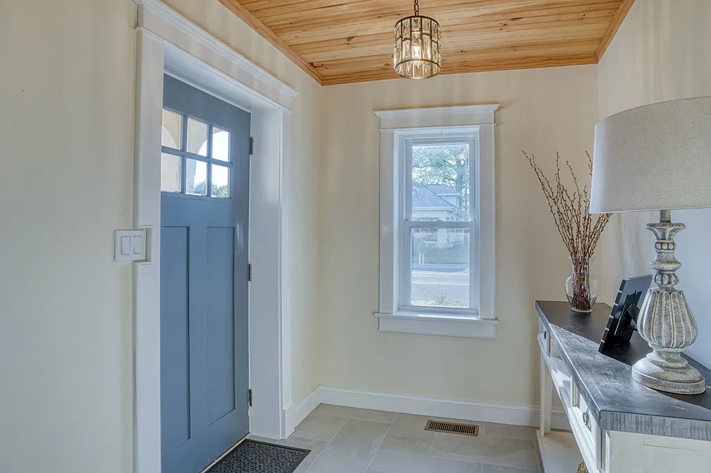 4 bed, 3.0 bath, 2500 sqft, $3,000 — Photo 3