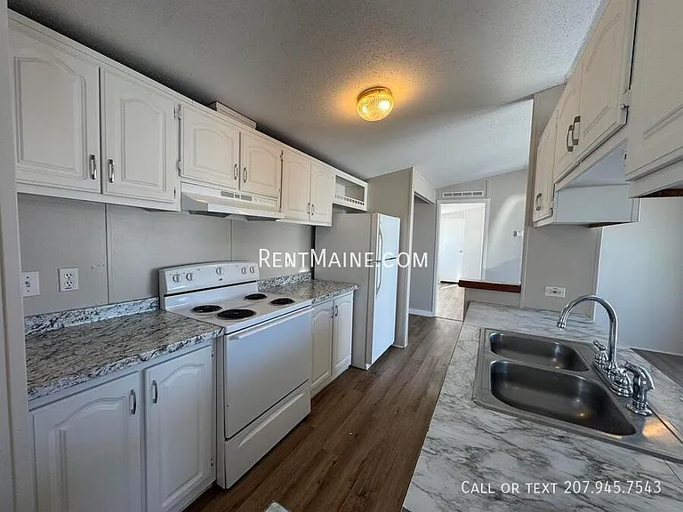 125 F St — Photo 2
