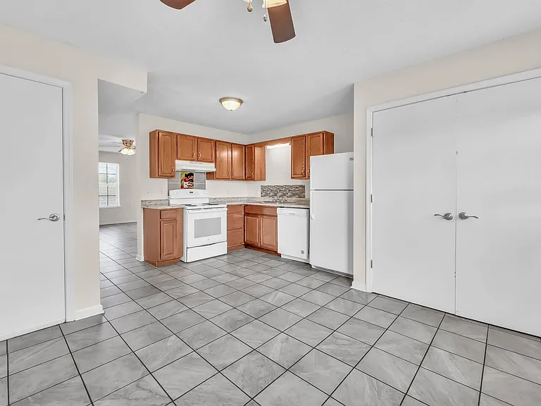 2451 W Wilson Rd — Photo 7
