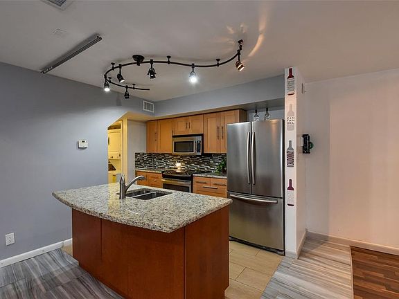 4th image of 2304 Balsam Dr APT E210