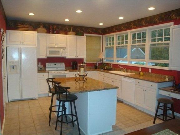 2nd image of 423 Summer Grove Dr