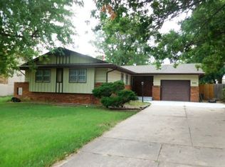 8402 E Castle Dr, Wichita, KS 67207