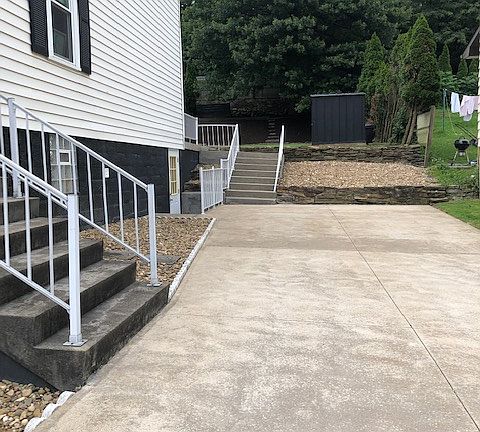 2nd image of 43 Zeller St