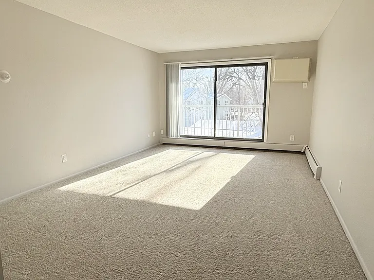 Johnson Parkway Apartments — Photo 12