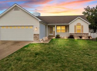 211 Butternut Stage Dr, Saint Peters, MO 63376