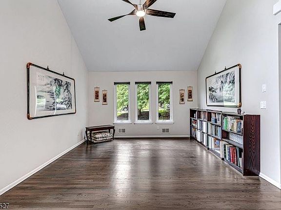 5th image of 33 Highmount Ave