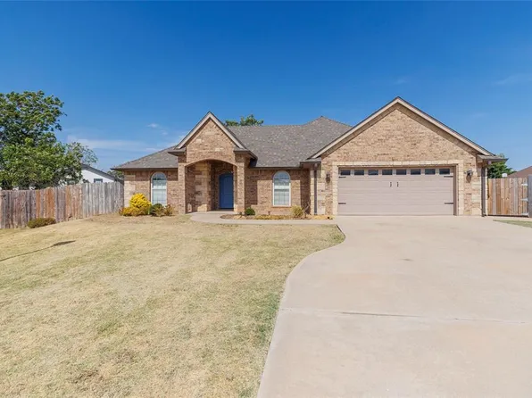 1105 Hershel Dr, Elgin, OK 73538