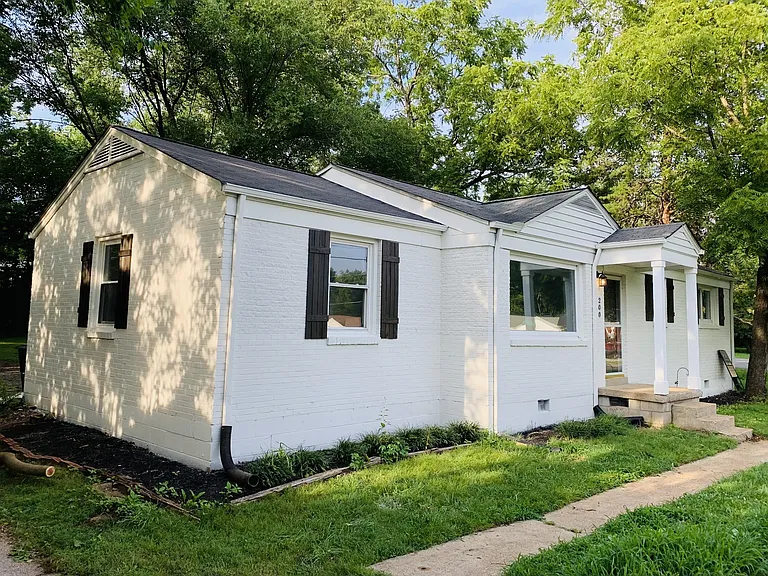 200 Walnut Dr — Photo 2