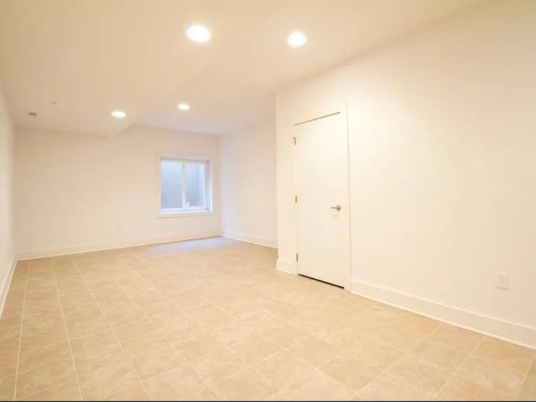 Full finished basement, can be used as nobby space, lounging, workout area.