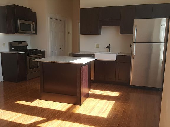 2nd image of 1100 N 3rd St APT 4R