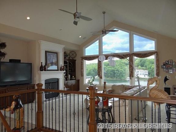 4th image of 857 Grand View Dr