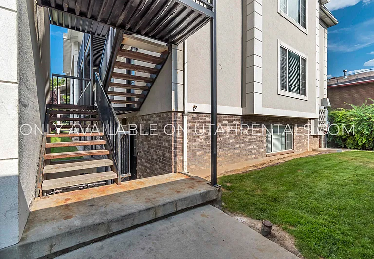 909 N 500 W #8 — Photo 3