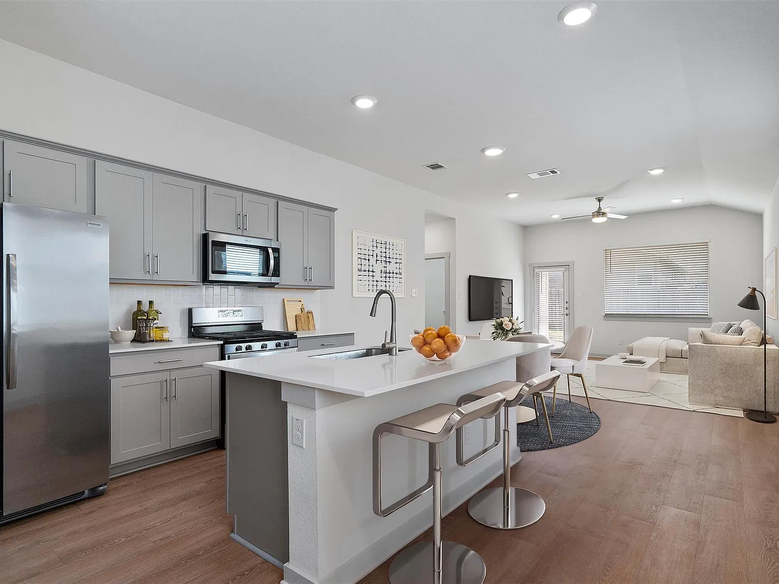 3 bed, 2.0 bath, 1499 sqft, $1,850 — Photo 3
