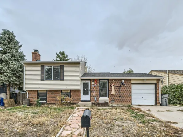 802 Centennial Way, Bennett, CO 80102