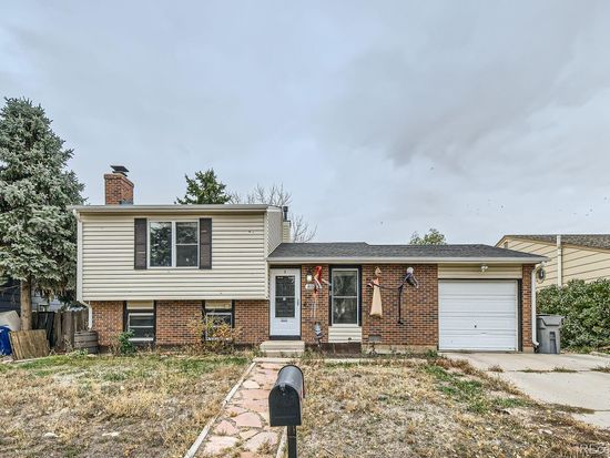 802 Centennial Way, Bennett, CO 80102