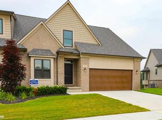 725 Brookstone Dr, Oxford, MI 48371