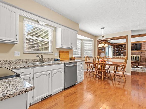 4th image of 8760 Stonehenge Dr NW