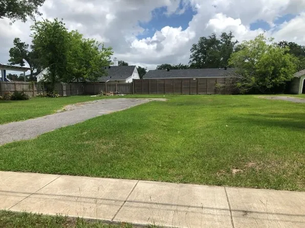 Iris St, Lake Charles, LA 70601