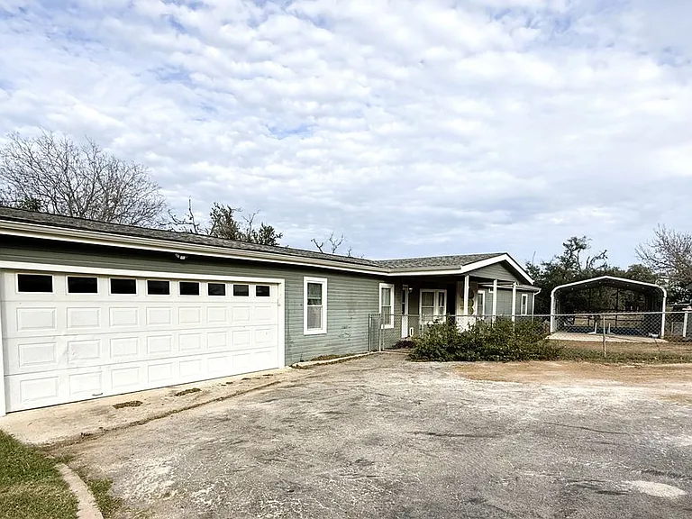 212 Thornton Ln — Photo 2