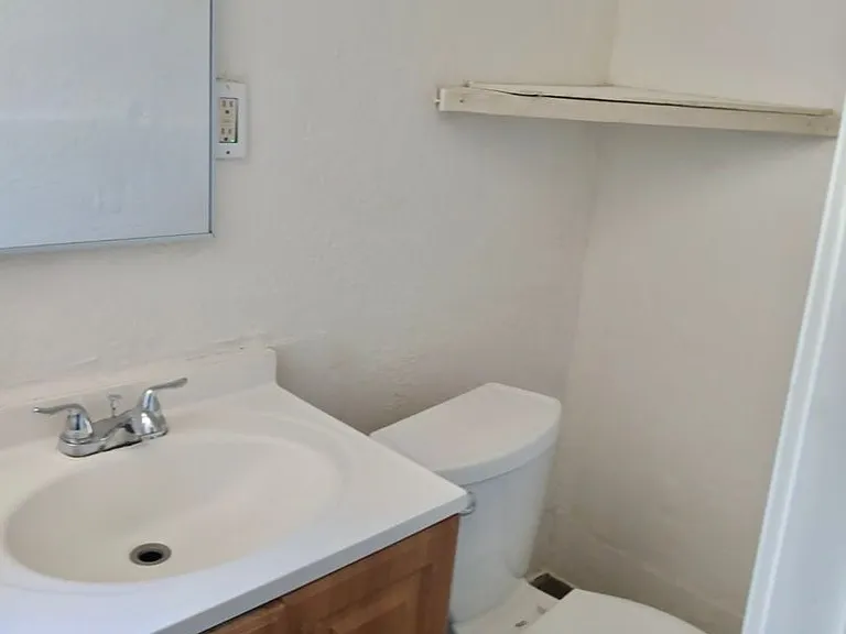 424 E Kern Ave — Photo 3