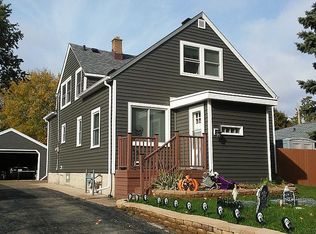 5571 S 42nd St, Greenfield, WI 53221