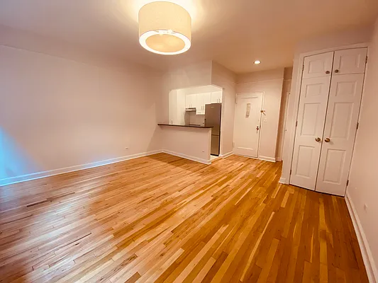 Rented by Metropolis Real Estate of Manhattan | media 7