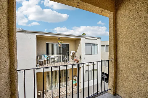 Willis Apartments Photo 1