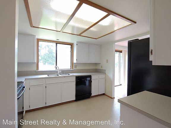 4th image of 517 190th Street Ct E