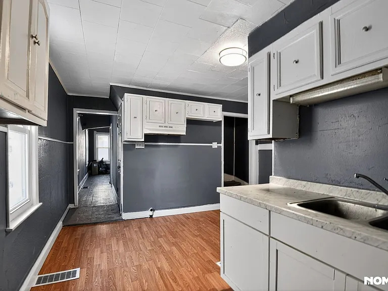 920 S Matthew St — Photo 3