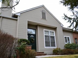 28 Conklin Ct, Roseland, NJ 07068