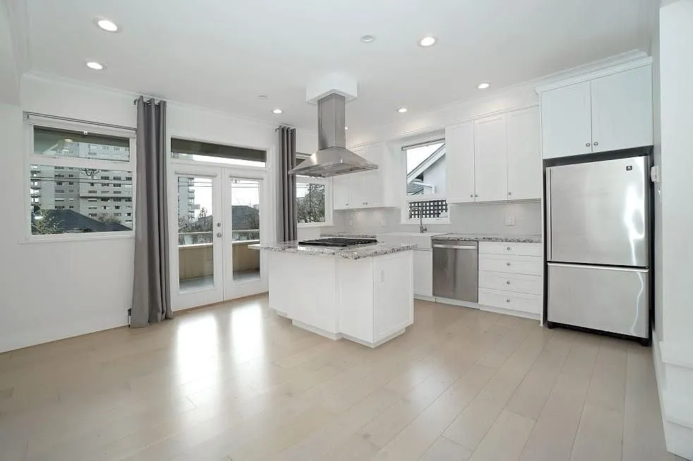 2376 Marine Drive, West Vancouver — Photo 2