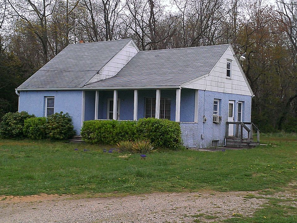 2nd image of 5179 Lake Rd