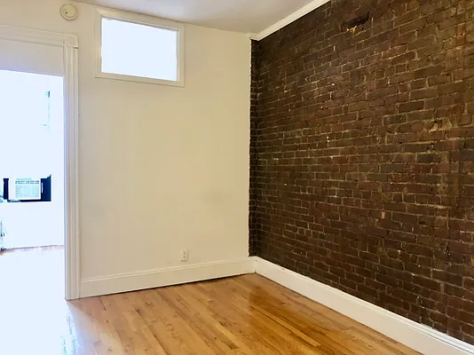 Rented by LJ Sloane Management | media 23