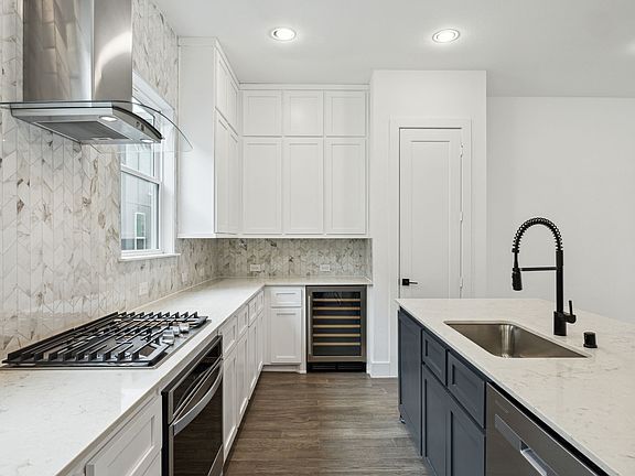 5th image of 2526 Carmelita St