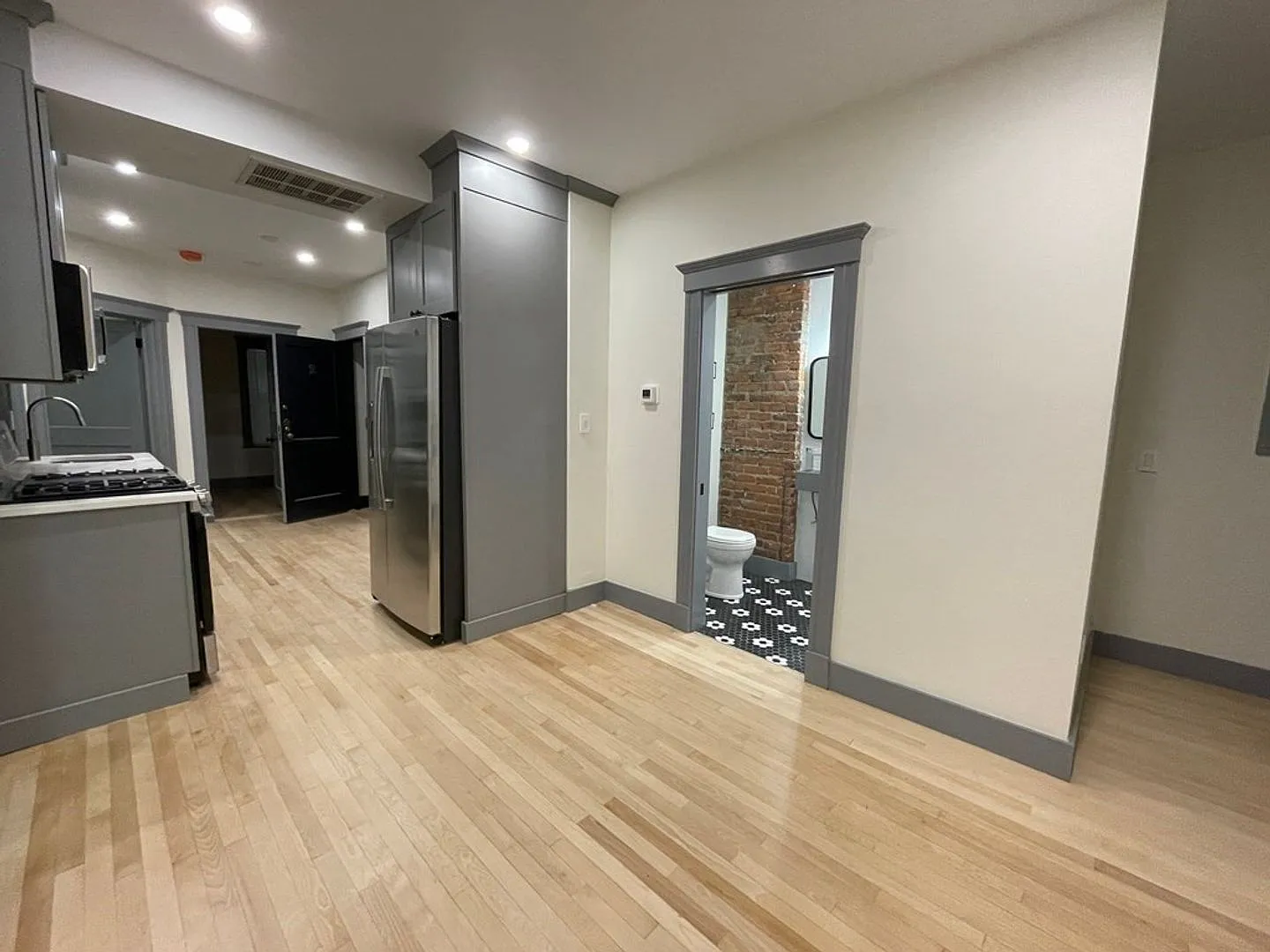 41 Long Ave — Photo 1