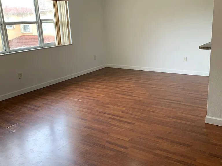 1570 NE 33rd Rd #201 — Photo 29