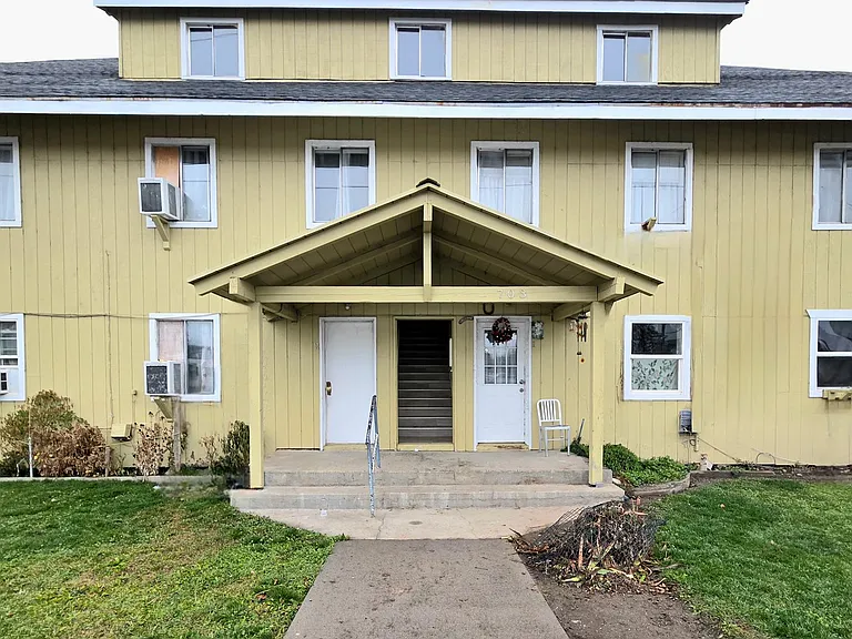 703 Pioneer Ave — Photo 1
