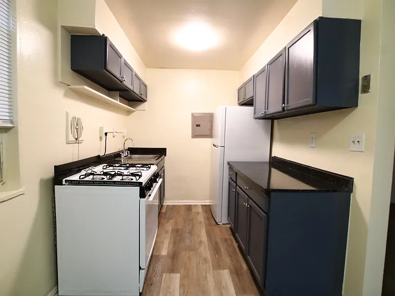126 Joliet St SW #A — Photo 5