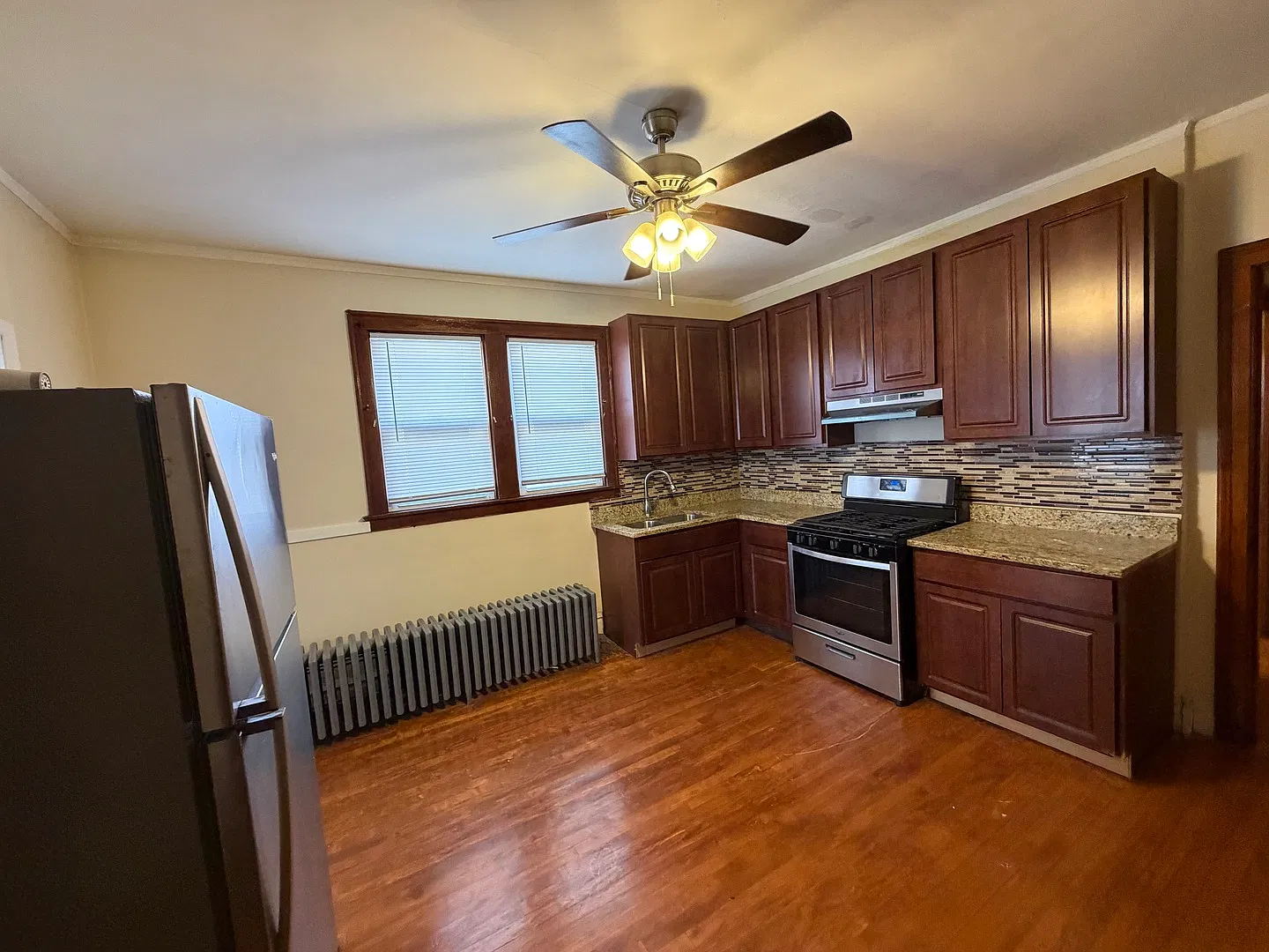 3 bed, $1,500 — Photo 4