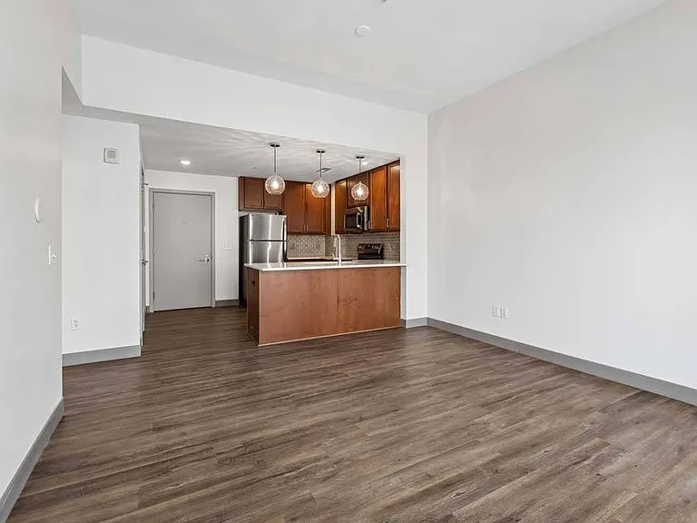Midtown Crossing Apartments — Photo 95