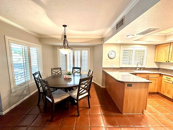 3rd image of 819 W Lodge Dr