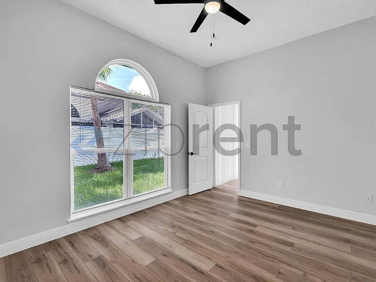 10636 Satinwood Cir — Photo 12