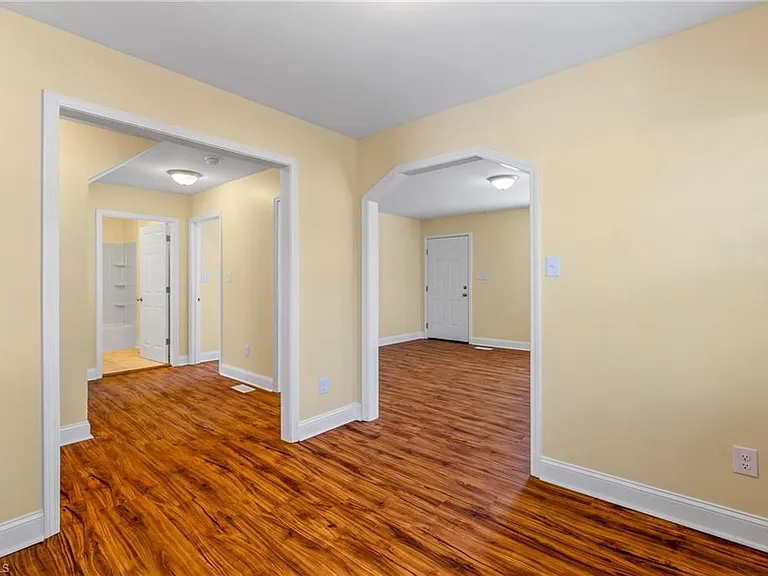 810 Elwell Ave — Photo 13