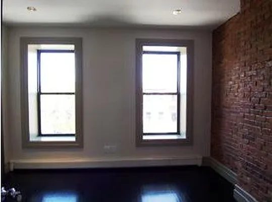 Rented by R New York | media 21