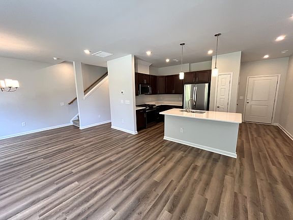 4th image of 272 Shingle Oak Rd