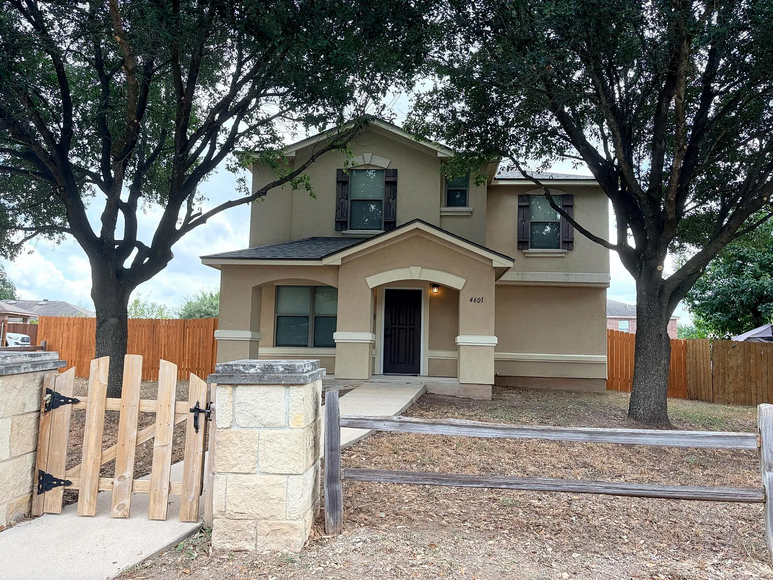 3 bed, 2.5 bath, 1491 sqft, $2,000 — Photo 1