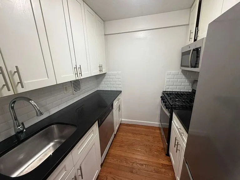 83-33 118th St #5 — Photo 8