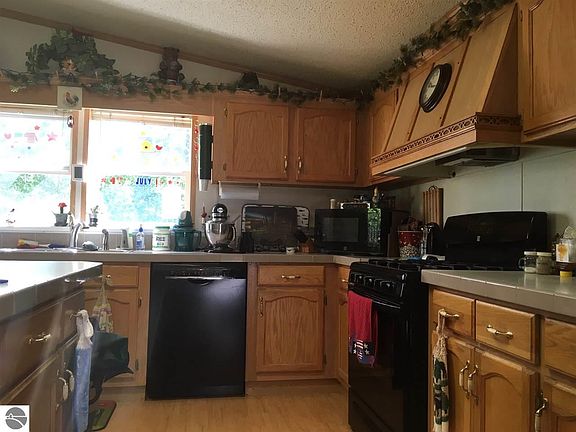 5th image of 2560 Krol Dr NE