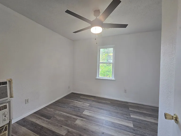920 W Farrall St — Photo 18
